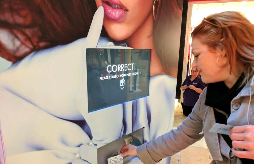 Kiss by Rihanna - Experiential marketing, Experiential Staff