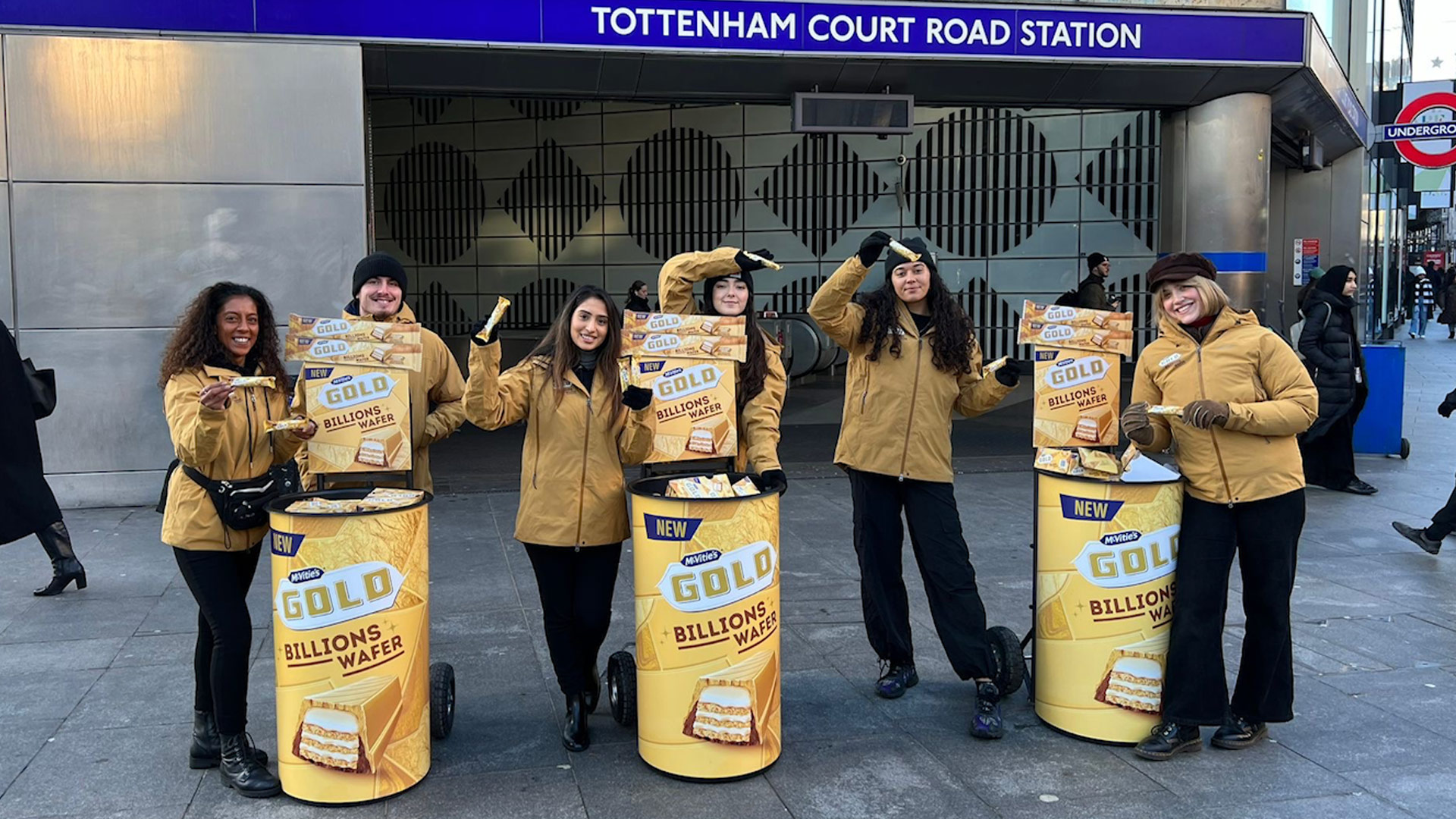 Tube station sampling to commuters