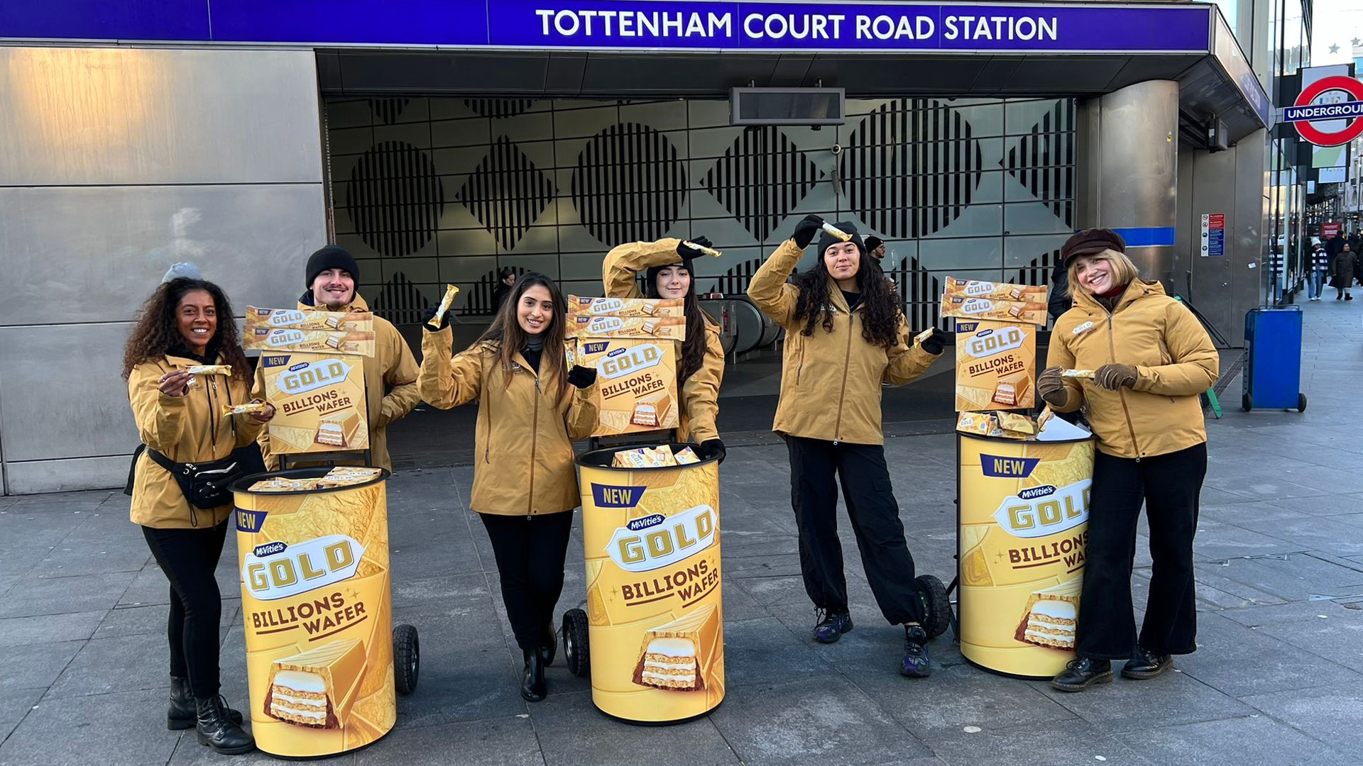 Sampling staff with sampling bins