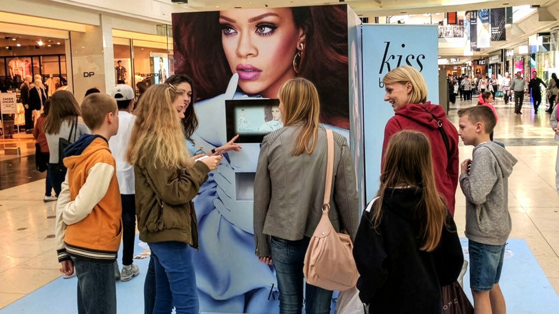 Kiss by Rihanna - Shopping centre experiential campaign with interactive stand